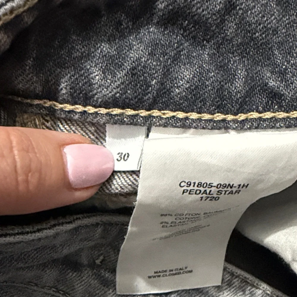 Closed chic gray